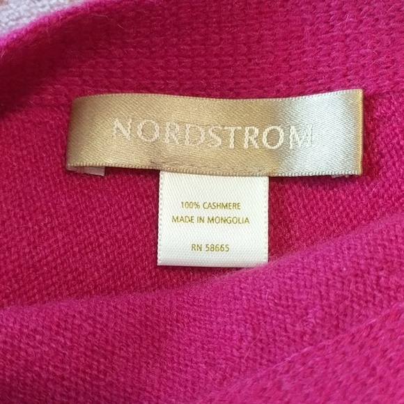 LAST DAY  ⭐Nordstrom Cashmere Pink Cape Shawl - Picture 8 of 8